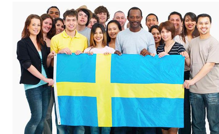 سوئد کشوری سردسیر در شمال اروپا و در شبه جزیره‌ی اسکاندیناوی است که قدیم‌ها مأمن وایکینگ‌ها بوده و در این اواخر مأمن دانشجویان مهاجر شده است.  جمعیت این کشور نزدیک به ۱۰ میلیون نفر است و از نظر وسعت چهارمین کشور بزرگ اروپا محسوب می‌شود. با این‌حال به خاطر سردسیر بودن نقاط شمالی‌ سوئد، بیشتر جمعیت آن در جنوب سوئد متمرکز شده‌اند. بخوانید و ببینید همشهری‌های زلاتان ابراهیموویچ چه نکات جالبی دارند که قبلاً نمی‌دانستید.